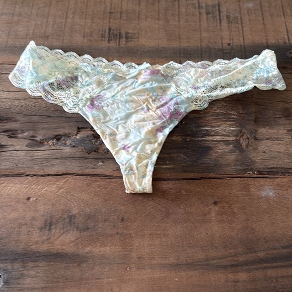 NWT Victoria’s Secret Thongs both size XL - Picture 2 of 6